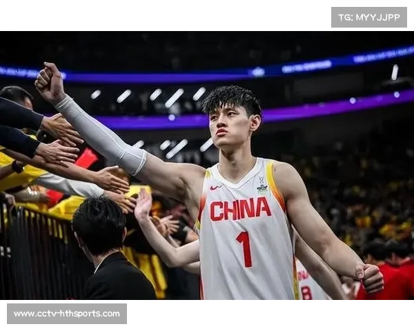 赵睿压哨传球曾凡博未中，北京半场领先广东1分